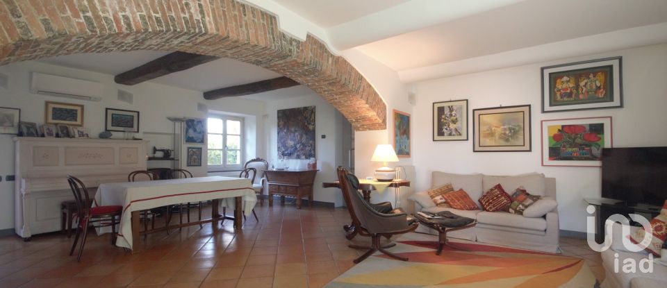 Farm 11 rooms of 328 m² in Serra Riccò (16010)