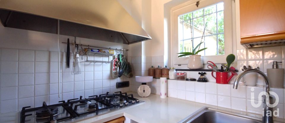 Farm 11 rooms of 328 m² in Serra Riccò (16010)