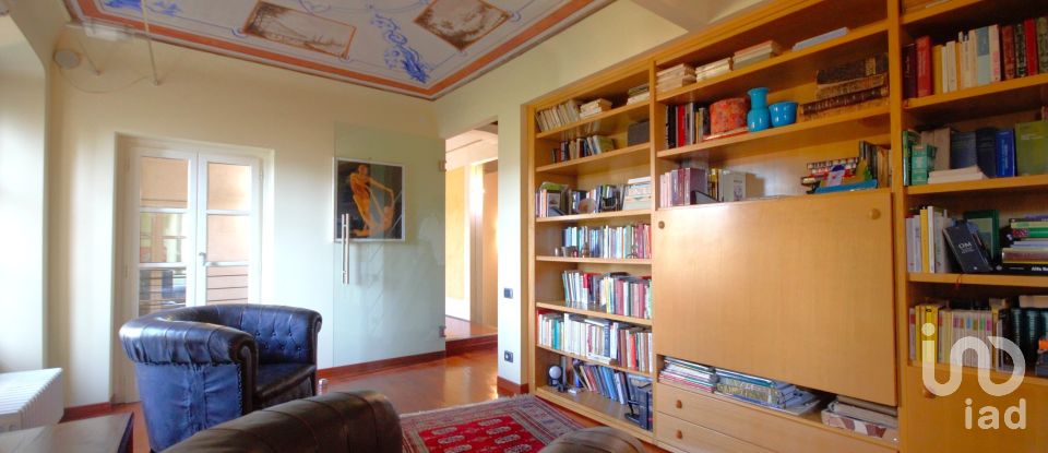 Farm 11 rooms of 328 m² in Serra Riccò (16010)