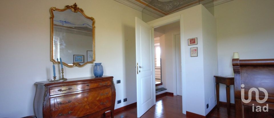 Farm 11 rooms of 328 m² in Serra Riccò (16010)