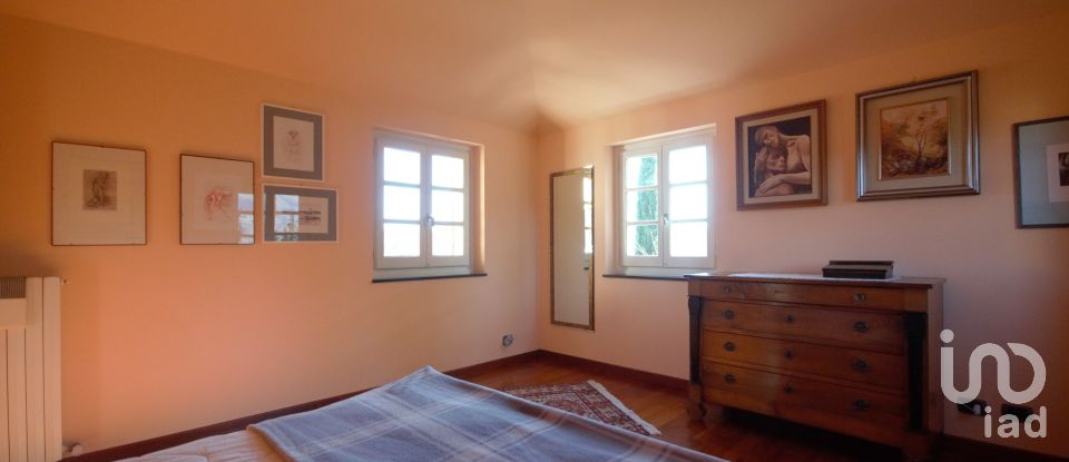 Farm 11 rooms of 328 m² in Serra Riccò (16010)