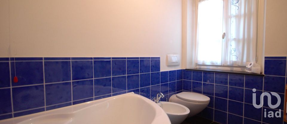 Farm 11 rooms of 328 m² in Serra Riccò (16010)