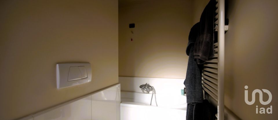 Farm 11 rooms of 328 m² in Serra Riccò (16010)