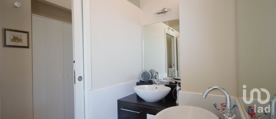 Farm 11 rooms of 328 m² in Serra Riccò (16010)