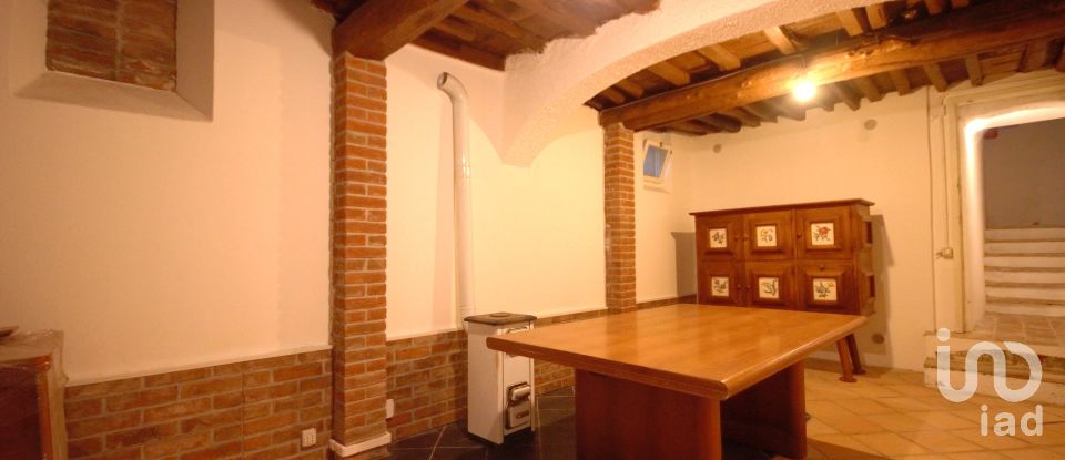 Farm 11 rooms of 328 m² in Serra Riccò (16010)