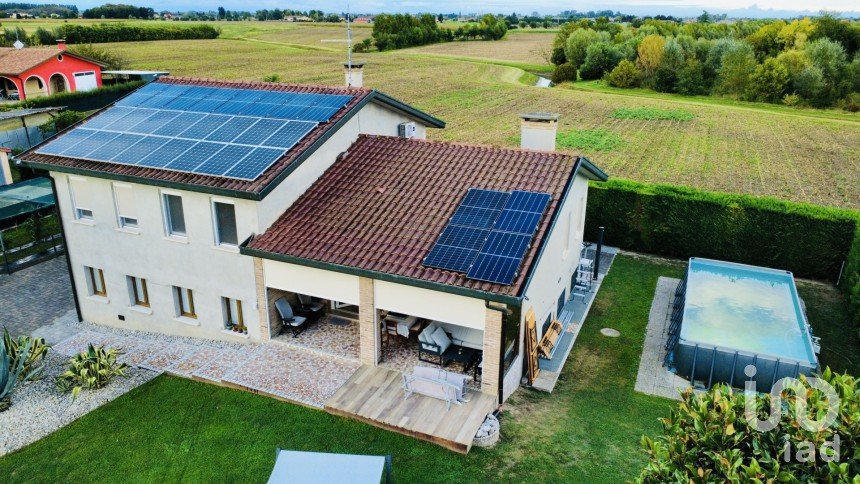 House 8 rooms of 218 m² in Bovolenta (35024)