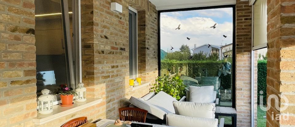 House 8 rooms of 218 m² in Bovolenta (35024)