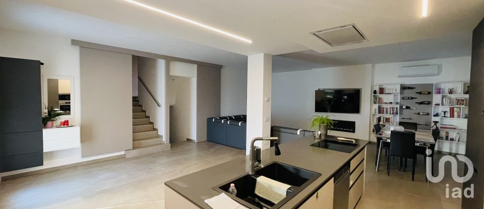 House 8 rooms of 218 m² in Bovolenta (35024)