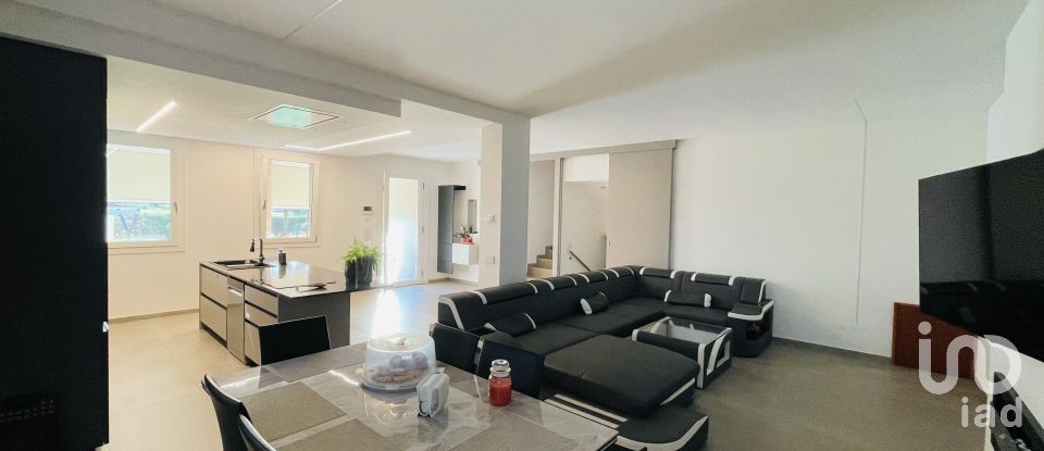 House 8 rooms of 218 m² in Bovolenta (35024)