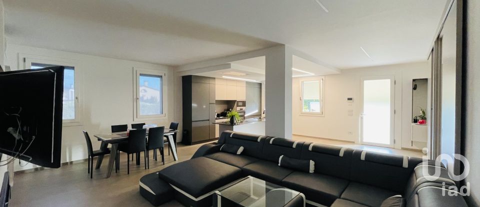 House 8 rooms of 218 m² in Bovolenta (35024)