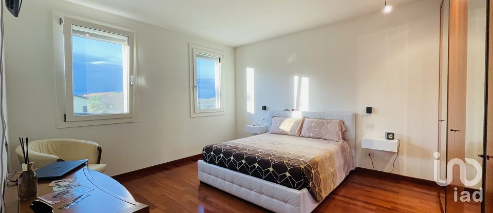 House 8 rooms of 218 m² in Bovolenta (35024)