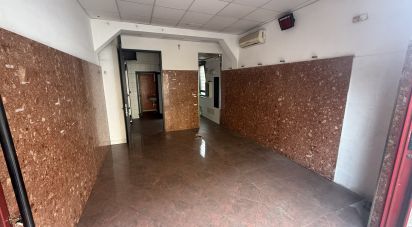 Negozio / locale commerciale di 40 m² in Firenze (50142)