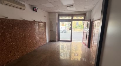 Negozio / locale commerciale di 40 m² in Firenze (50142)