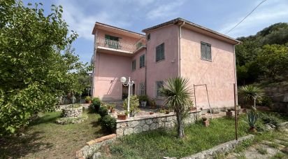 Farm 18 rooms of 580 m² in - (87030)