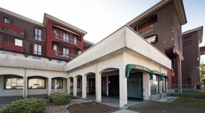 Shop / premises commercial of 412 m² in Rovellasca (22069)