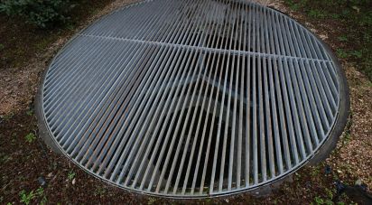 Shop / premises commercial of 412 m² in Rovellasca (22069)