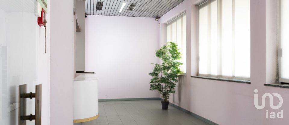 Negozio / locale commerciale di 412 m² in Rovellasca (22069)