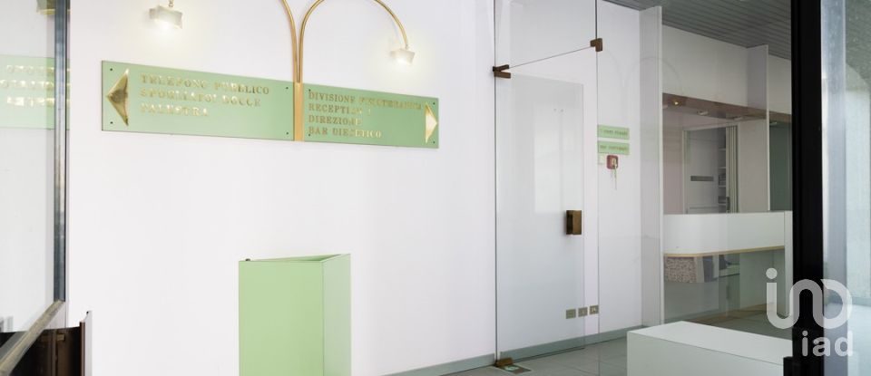 Negozio / locale commerciale di 412 m² in Rovellasca (22069)