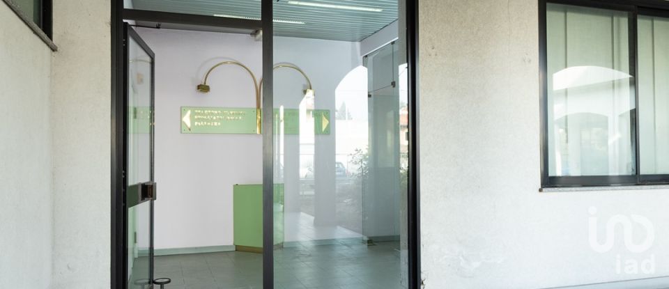 Negozio / locale commerciale di 412 m² in Rovellasca (22069)