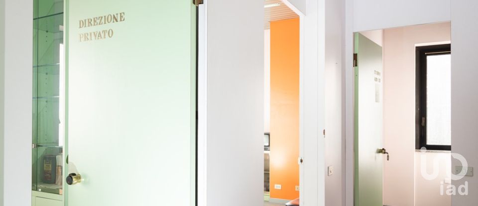 Negozio / locale commerciale di 412 m² in Rovellasca (22069)