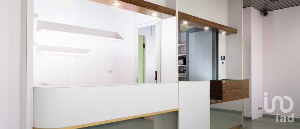 Negozio / locale commerciale di 412 m² in Rovellasca (22069)