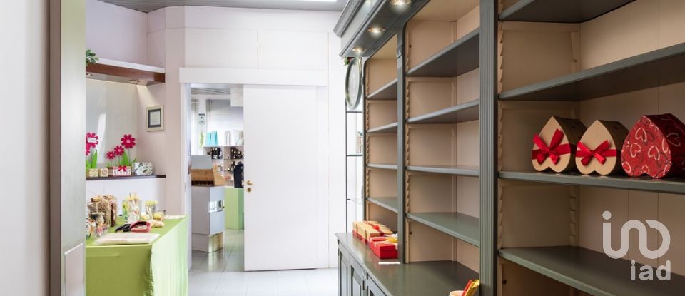 Negozio / locale commerciale di 412 m² in Rovellasca (22069)