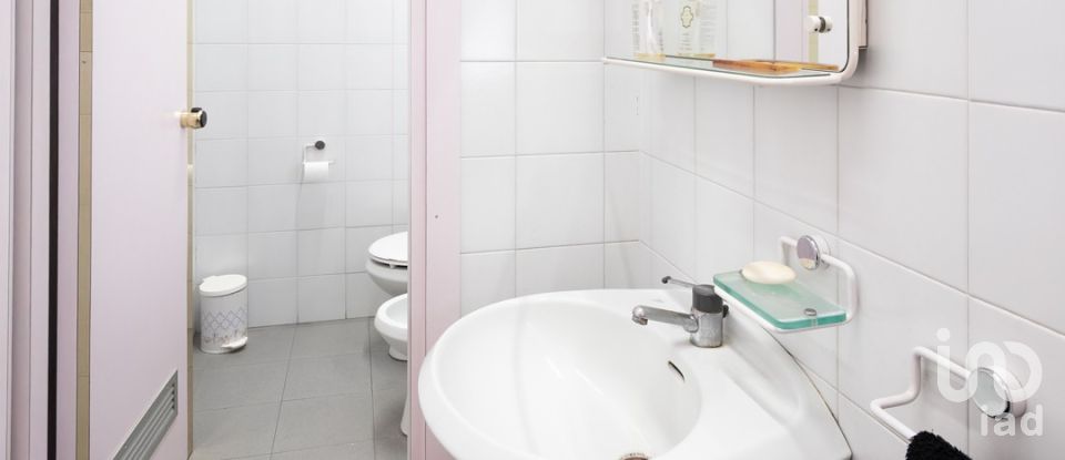 Negozio / locale commerciale di 412 m² in Rovellasca (22069)