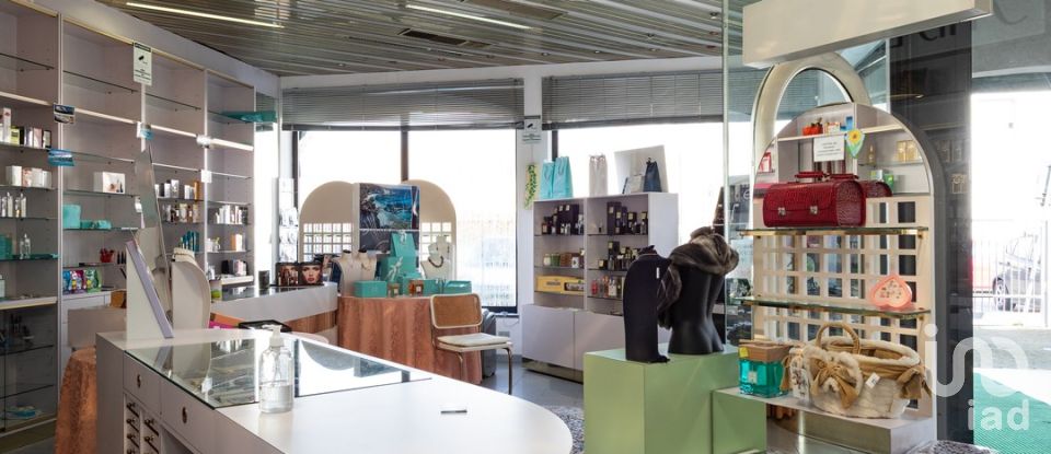 Negozio / locale commerciale di 412 m² in Rovellasca (22069)