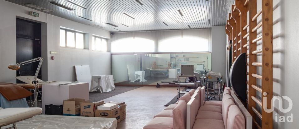 Negozio / locale commerciale di 412 m² in Rovellasca (22069)