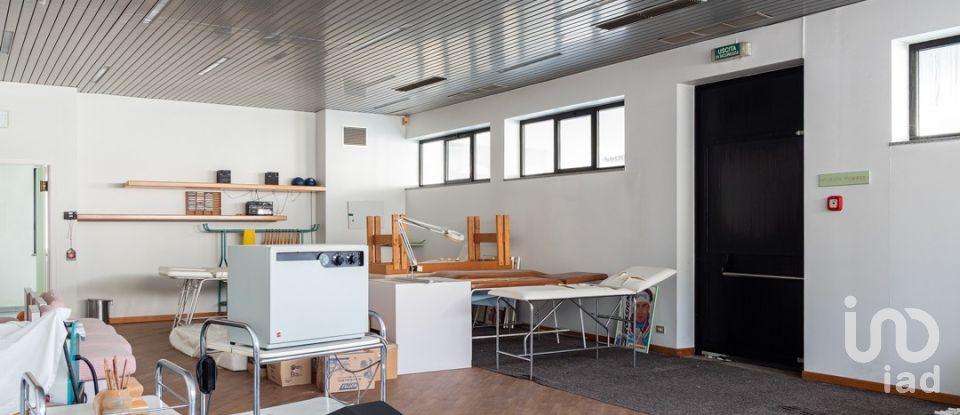 Negozio / locale commerciale di 412 m² in Rovellasca (22069)