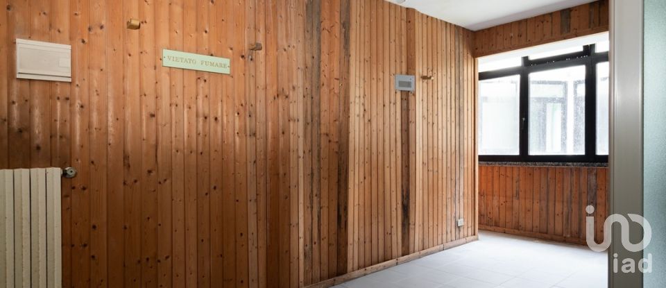 Negozio / locale commerciale di 412 m² in Rovellasca (22069)