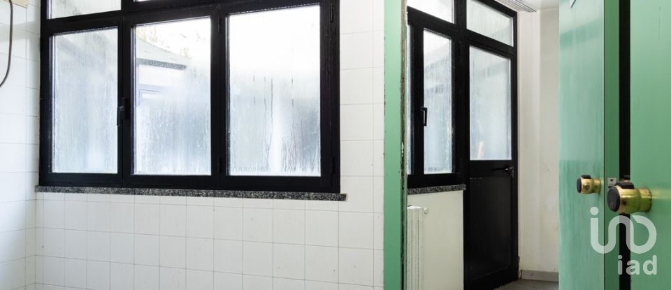 Negozio / locale commerciale di 412 m² in Rovellasca (22069)