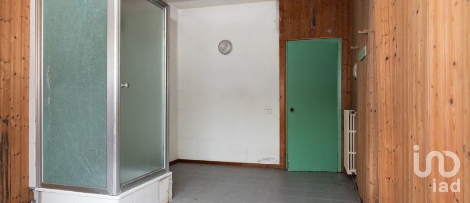 Negozio / locale commerciale di 412 m² in Rovellasca (22069)