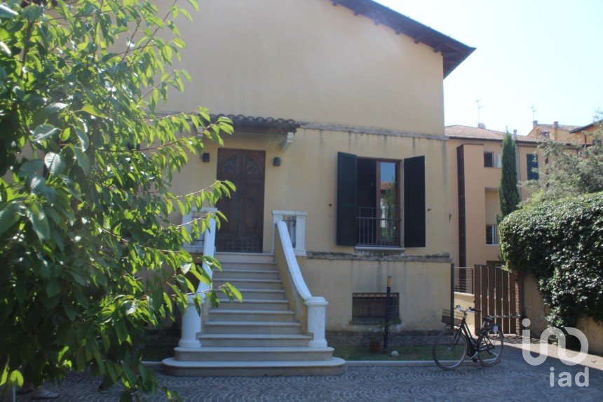 House 5 rooms of 326 m² in Fano (61032)