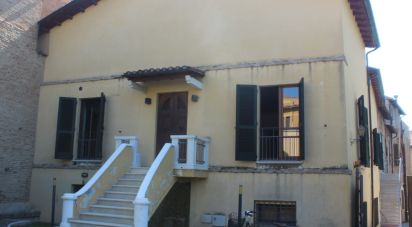 Casa indipendente / Villa 5 locali di 326 m² in Fano (61032)