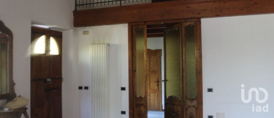 House 5 rooms of 326 m² in Fano (61032)