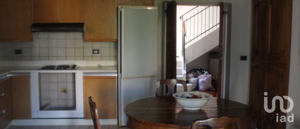 House 5 rooms of 326 m² in Fano (61032)