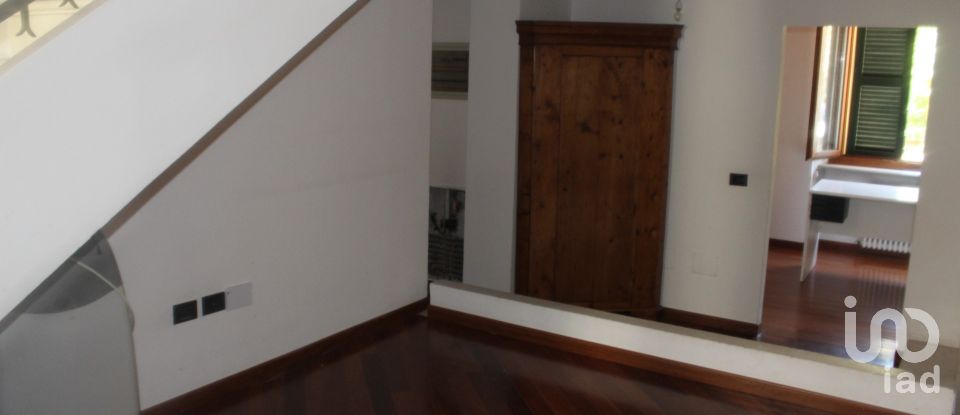 House 5 rooms of 326 m² in Fano (61032)