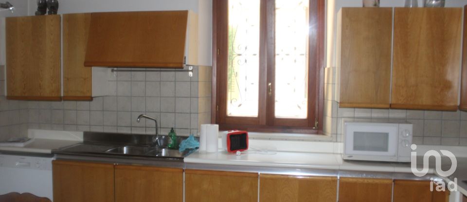 House 5 rooms of 326 m² in Fano (61032)