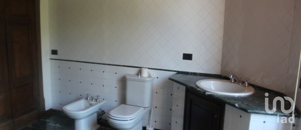 House 5 rooms of 326 m² in Fano (61032)