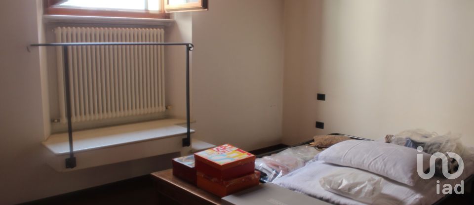 House 5 rooms of 326 m² in Fano (61032)