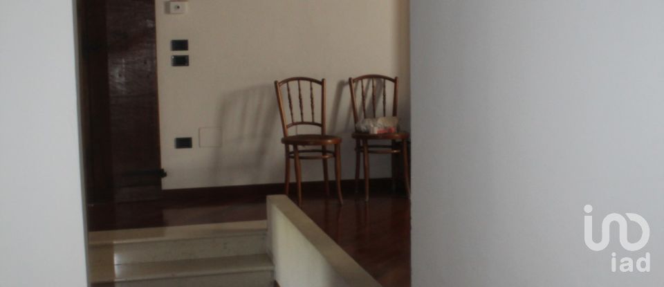 House 5 rooms of 326 m² in Fano (61032)