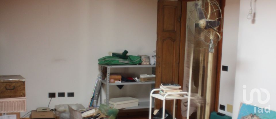 House 5 rooms of 326 m² in Fano (61032)