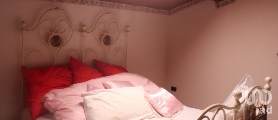 House 5 rooms of 326 m² in Fano (61032)