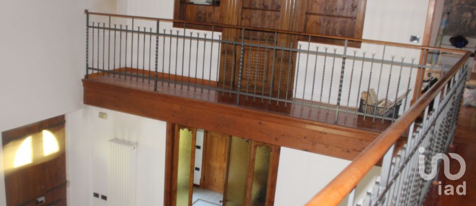 House 5 rooms of 326 m² in Fano (61032)