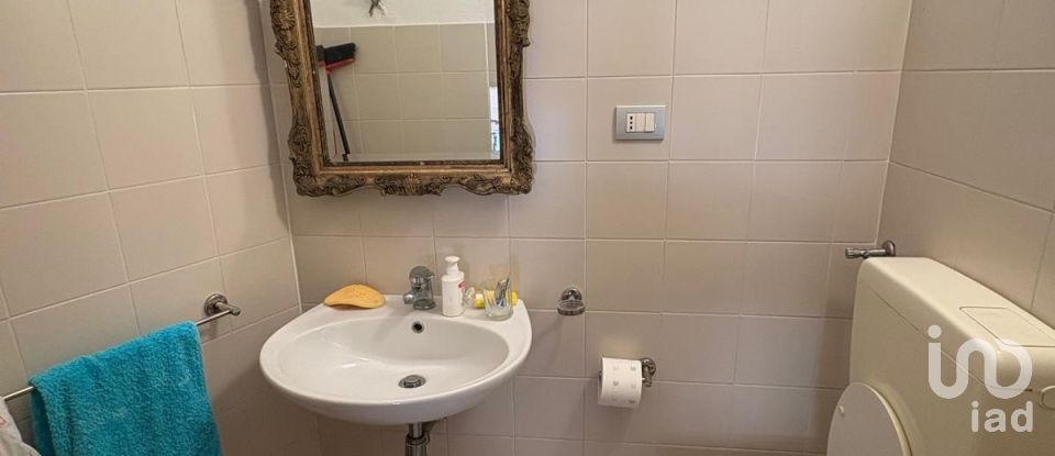 Hotel 8 rooms of 141 m² in Fano (61032)