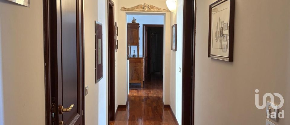 Hotel 8 rooms of 141 m² in Fano (61032)