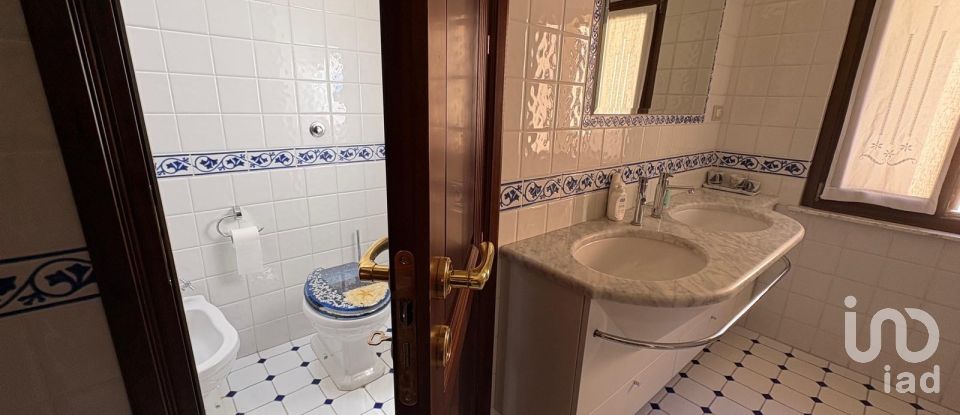 Hotel 8 rooms of 141 m² in Fano (61032)