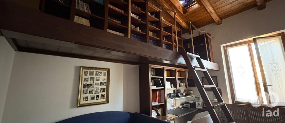 Hotel 8 rooms of 141 m² in Fano (61032)