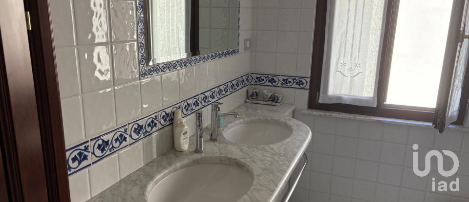 Hotel 8 rooms of 141 m² in Fano (61032)